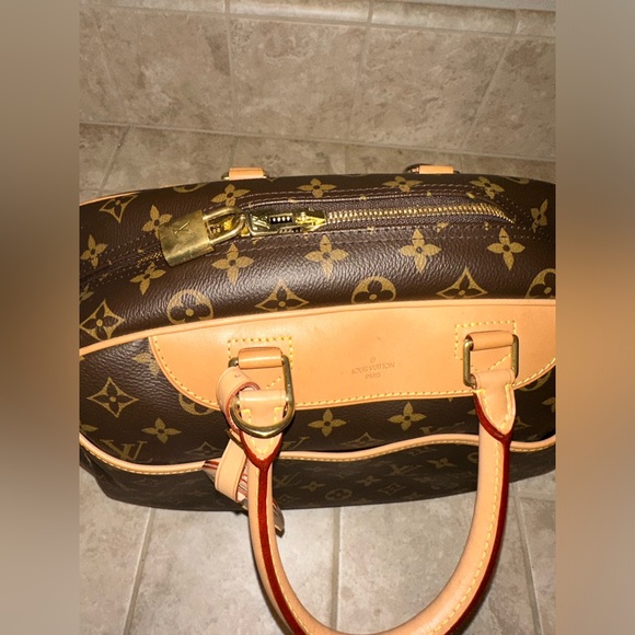 Louis Vuitton Deauville Vanity Monogram - Picture 7 of 17